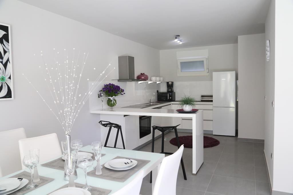 Beach Apartments Dumicic Podstrana Rom bilde